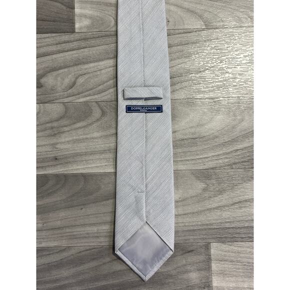 Men’s Doppelgänger Tie Light Gray Textured Linen Polyester 58 inches Made long - Picture 4 of 6
